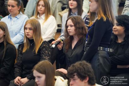 «Любить Родину! Учиться у поколения-победителей!». Г.А. Зюганов выступил по видеосвязи перед новгородскими студентами и преподавателями