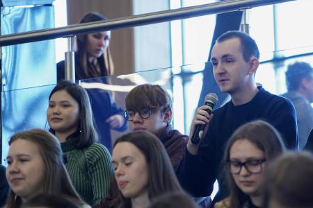«Любить Родину! Учиться у поколения-победителей!». Г.А. Зюганов выступил по видеосвязи перед новгородскими студентами и преподавателями
