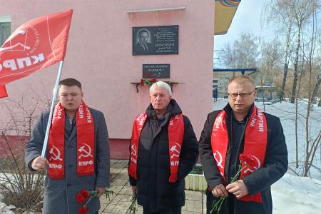Пензенские коммунисты почтили память Виктора Ивановича Илюхина