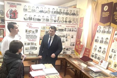 Олег Лебедев выступил на заседании Новгородской областной Думы и встретился с коллективом колхоза «Заря» в Порховском районе Псковской области