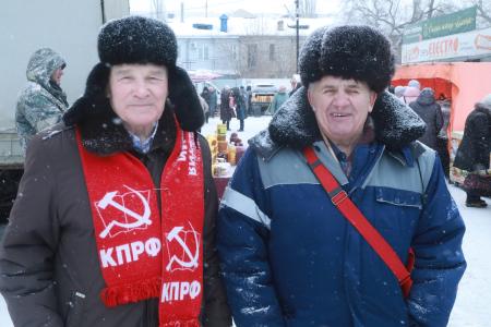 Накануне Женского дня. Омские коммунисты проводят предпраздничные пикеты