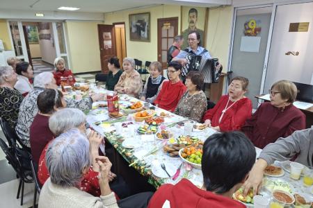 Пусть в душе будут любовь и весна! Якутские коммунисты поздравили своих соратниц с Международным женским днем