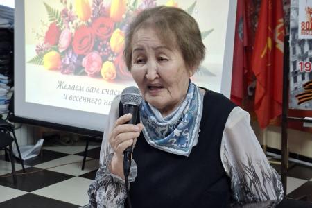 Пусть в душе будут любовь и весна! Якутские коммунисты поздравили своих соратниц с Международным женским днем