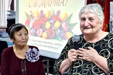 Пусть в душе будут любовь и весна! Якутские коммунисты поздравили своих соратниц с Международным женским днем