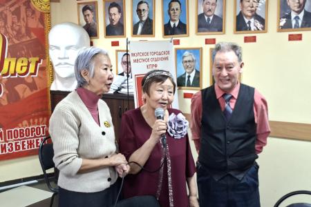 Пусть в душе будут любовь и весна! Якутские коммунисты поздравили своих соратниц с Международным женским днем