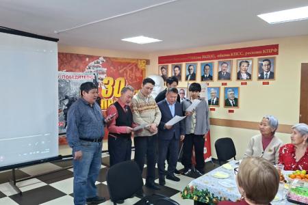 Пусть в душе будут любовь и весна! Якутские коммунисты поздравили своих соратниц с Международным женским днем