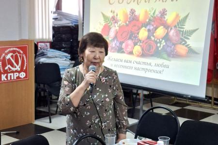 Пусть в душе будут любовь и весна! Якутские коммунисты поздравили своих соратниц с Международным женским днем