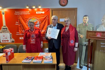 В преддверии Международного женского дня лидер севастопольских коммунистов поздравил местный актив РО ООД «ВЖС-Надежда России» с наступающим праздником