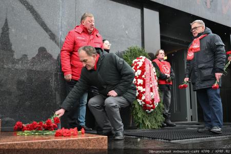 Г.А. Зюганов: По Ленинско-Сталинским заветам вперед – в будущее!