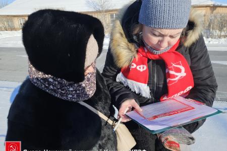 Лидер ямальских коммунистов Елена Кукушкина совершила рабочую поездку в село Яр-Сале