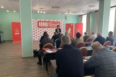 Мария Прусакова рассказала ученикам Центра политучебы об эффективных избирательных кампаниях на Алтае