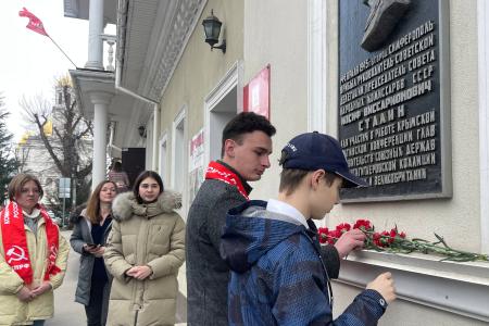 Крымские коммунисты почтили память И.В. Сталина