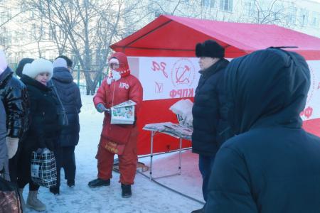 Омск. Красные палатки встречают весну