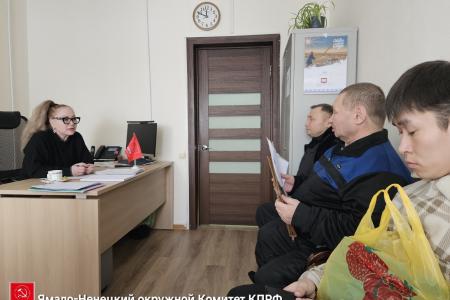 Лидер ямальских коммунистов Елена Кукушкина совершила рабочую поездку в село Яр-Сале