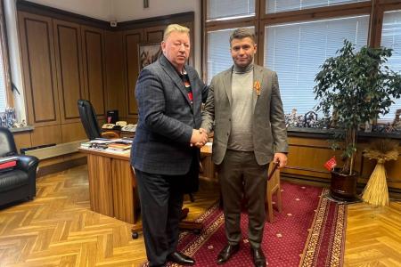 Владимир Кашин провёл встречу с офицерами СВО и вручил памятные медали