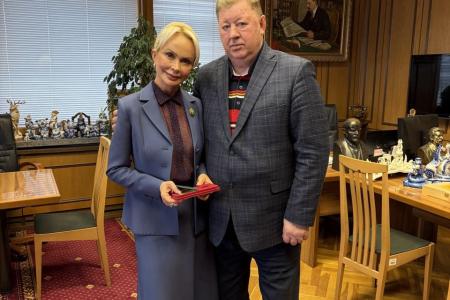 Владимир Кашин провёл встречу с офицерами СВО и вручил памятные медали