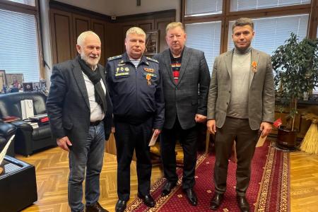 В.И. Кашин провёл встречу с руководством разведывательной бригады и офицерами СВО и вручил памятные медали