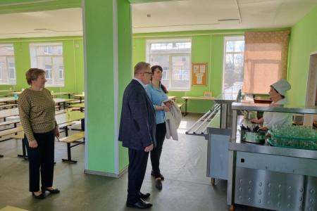 Московская область. Депутат КПРФ Александр Наумов в рамках инициативного бюджетирования помог двум школам в Можайском муниципальном округе