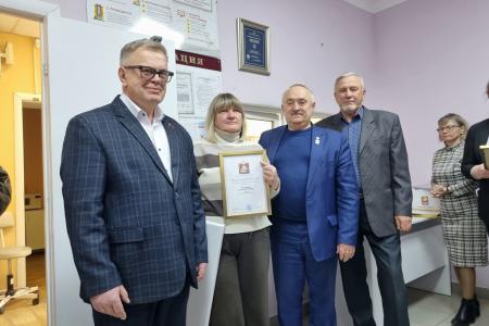 Руководитель фракции КПРФ в Мособлдуме Александр Наумов поздравил сотрудников Можайской подстанции скорой помощи