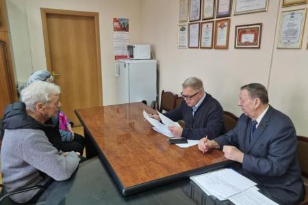 Руководитель фракции КПРФ в Мособлдуме Александр Наумов провел прием жителей в Кашире