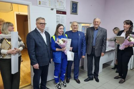 Руководитель фракции КПРФ в Мособлдуме Александр Наумов поздравил сотрудников Можайской подстанции скорой помощи