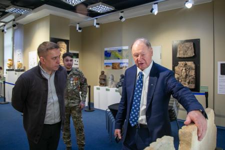 Сенатор от КПРФ Айрат Гибатдинов провел патриотическое мероприятие с участием ветерана СВО Никиты Кашаева и студентов