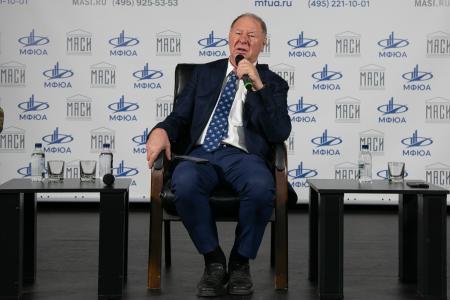 Сенатор от КПРФ Айрат Гибатдинов провел патриотическое мероприятие с участием ветерана СВО Никиты Кашаева и студентов