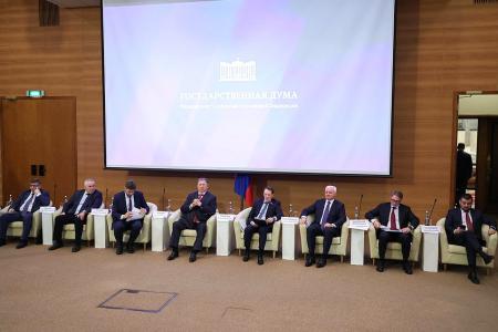 Под председательством В.И.Кашина участники парламентских слушаний обсудили вопросы законодательного регулирования оборота земель сельскохозяйственного назначения