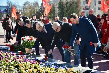 В Орле состоялось торжественное возложение цветов к памятнику В.И. Ленина