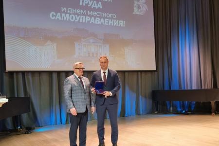 Руководитель фракции КПРФ в Мособлдуме Александр Наумов поздравил жителей Ленинского г.о. с Днем труда