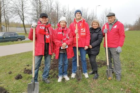 Коммунисты Петербурга провели субботники