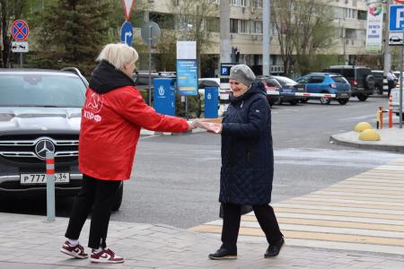Сталинградские коммунисты поддержали партийный Пленум выходом на улицы города
