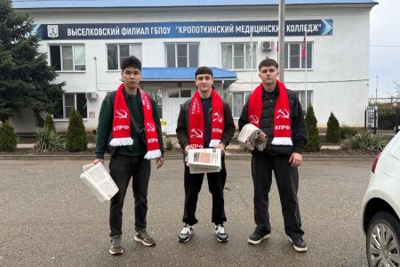 Краснодарский край. Активисты КПРФ распространяют «Правду» в сельских районах Кубани