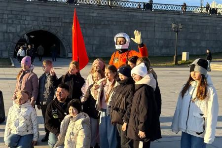 «Поехали!»: коммунисты Екатеринбурга поздравили жителей с Днём космонавтики