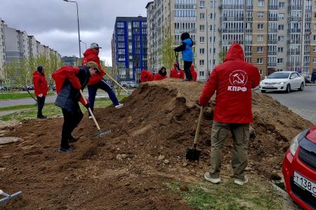 Калининградские коммунисты и жители провели субботник в преддверии 1 Мая