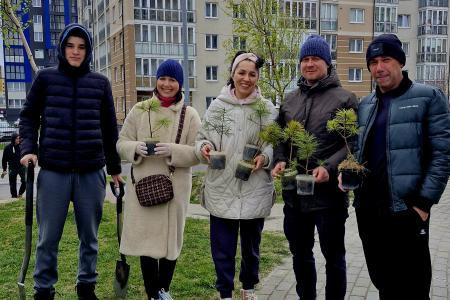 Калининградские коммунисты и жители провели субботник в преддверии 1 Мая