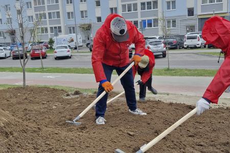 Калининградские коммунисты и жители провели субботник в преддверии 1 Мая