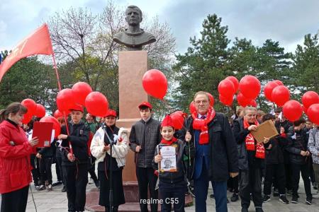 Коммунисты Кабардино-Балкарии отметили 65-летие полета Юрия Гагарина в космос