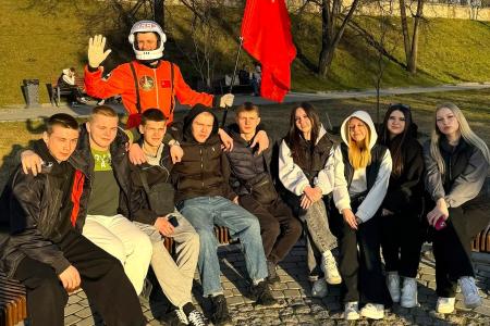 «Поехали!»: коммунисты Екатеринбурга поздравили жителей с Днём космонавтики