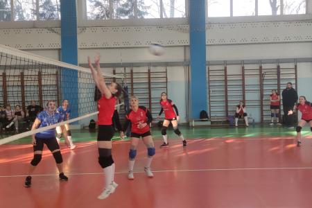 Новгородские волейболистки, поддерживаемые КПРФ, вошли в число лидеров Чемпионата города