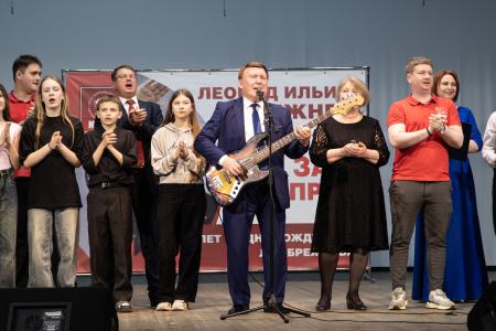 Первый секретарь Курского обкома КПРФ Н.Н. Иванов провел в Обояни концерт, посвящённый 120-летию Леонида Ильича Брежнева
