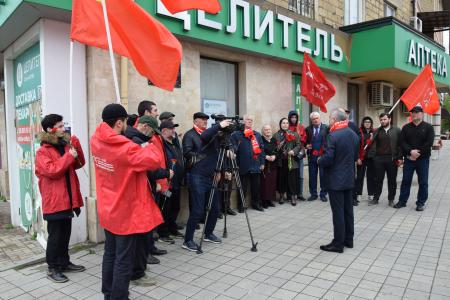 В Дагестане состоялся автопробег в честь 65-летнего юбилея Дня космонавтики