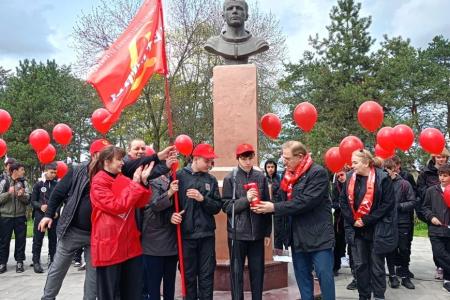 Коммунисты Кабардино-Балкарии отметили 65-летие полета Юрия Гагарина в космос