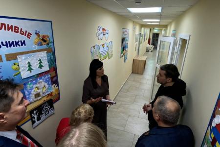 Александр Ющенко: Помощь детям – приоритет в работе в Мелитополе, детскому саду «Чебурашка» передали автокресла как подарок от КПРФ