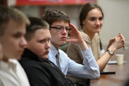 Юрий Афонин и Айрат Гибатдинов в Госдуме провели встречу с детьми героев СВО