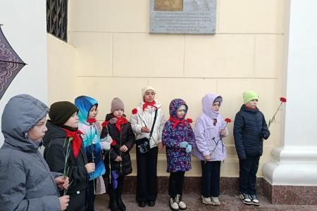 Рязань. Слава покорителям космоса! Местные коммунисты провели мероприятие у памятника К.Э. Циолковскому