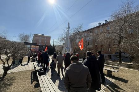 Бурятия. В Улан-Удэ коммунисты отметили 65-летие первого полёта в космос