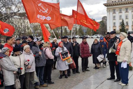 В Тюмени КПРФ и сторонники левых движений торжественно отметили 156-ю годовщину со дня рождения В.И. Ленина