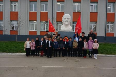 Карачаево-Черкесия отметила 156-летие Ленина