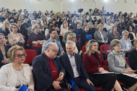 Ленинградская область. Депутат Сергей Пантелеев принял участие в выездном заседании Комитета Государственной Думы по защите семьи, вопросам отцовства, материнства и детства